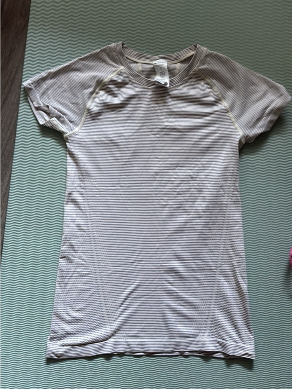 Athleta work out tee size Small